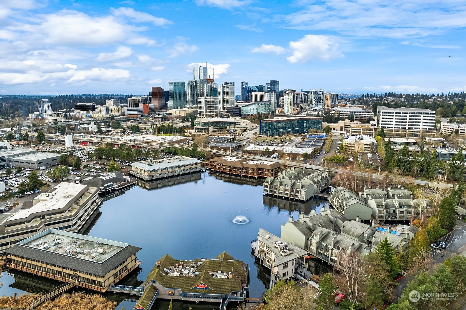 Property Photo:  7 Lake Bellevue Dr Avenue 209  WA 98005 