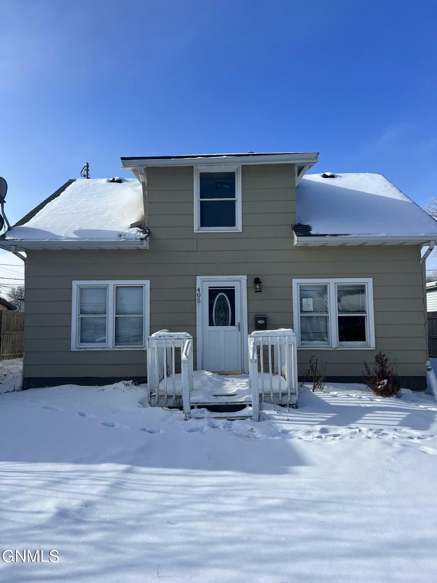 Property Photo:  405 18th Street NW  ND 58703 