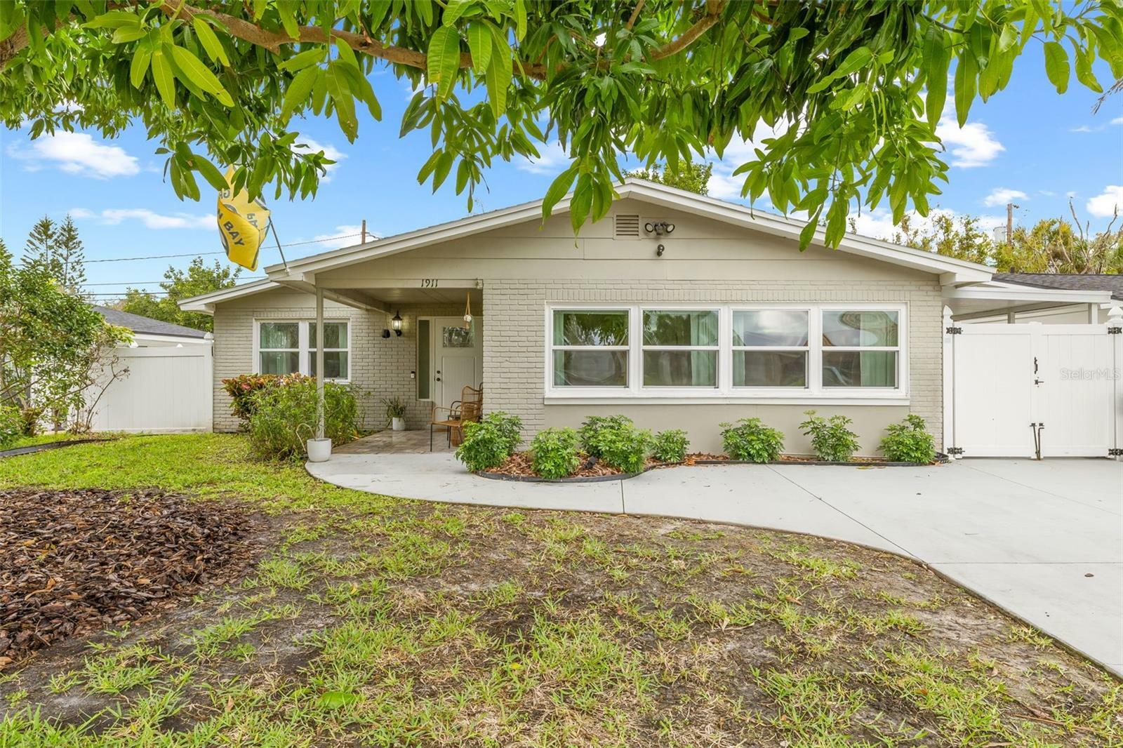 Property Photo:  1911 Montana Avenue NE  FL 33703 