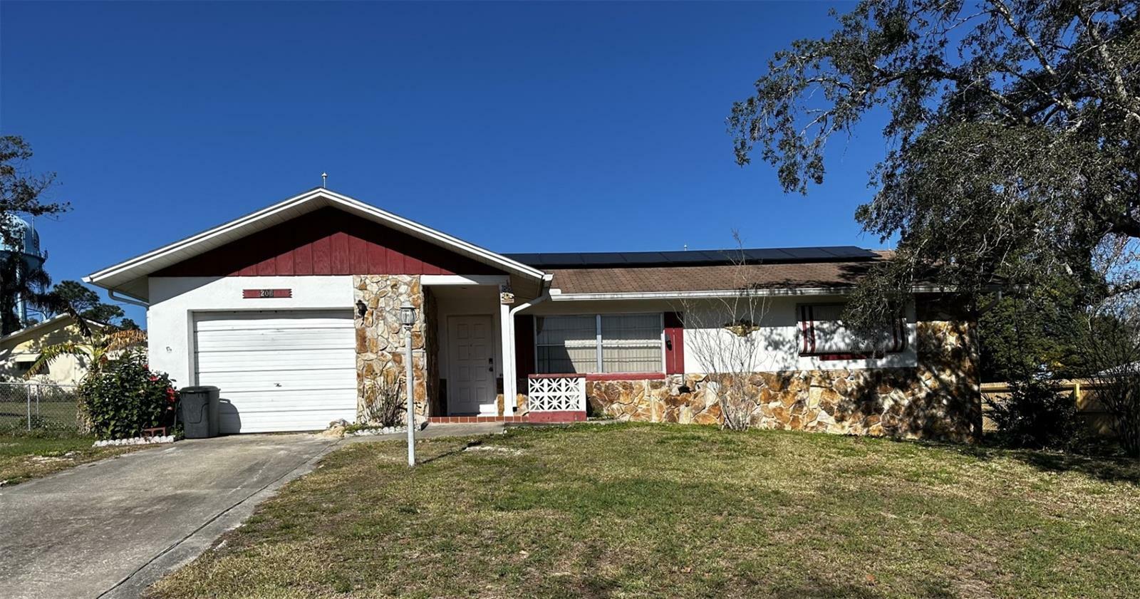 Property Photo:  206 S Osceola St  FL 34465 