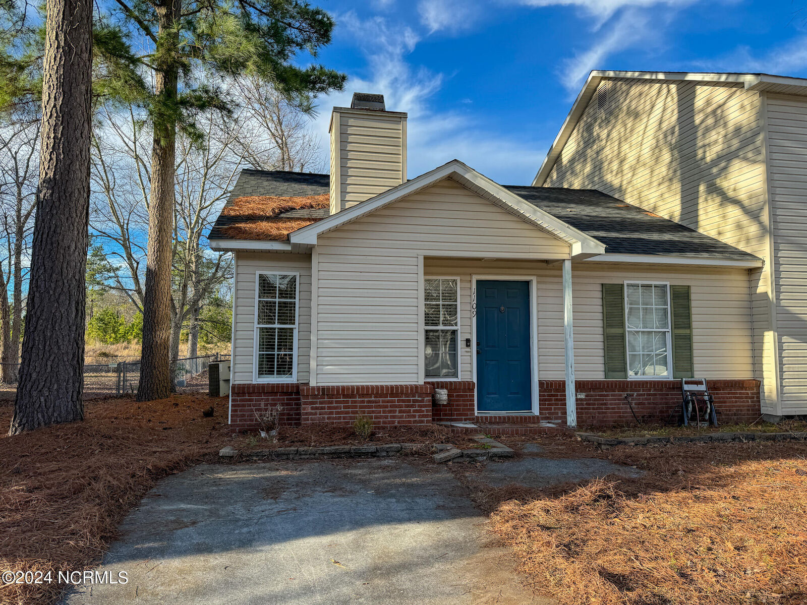 Property Photo:  1109 Pueblo Drive  NC 28546 