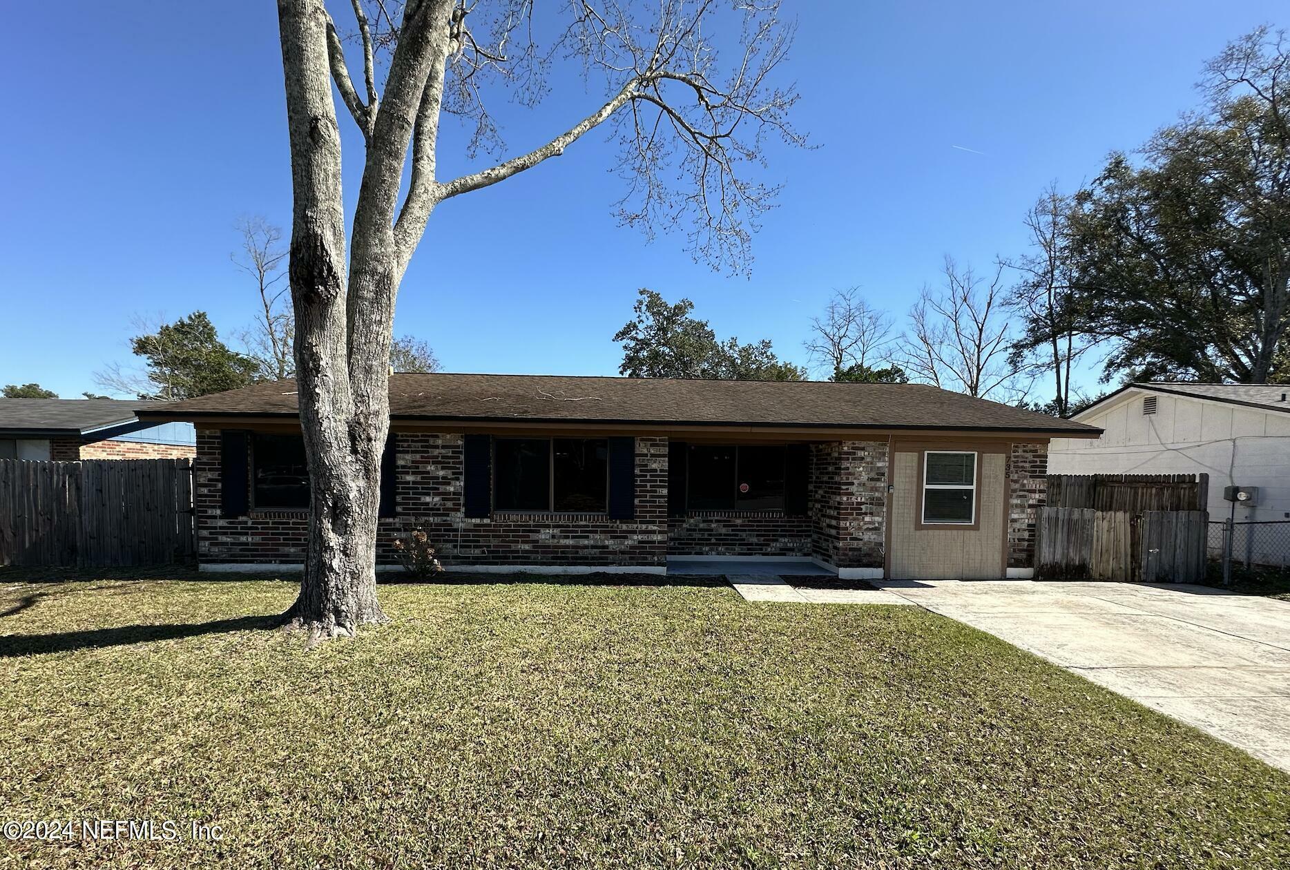 Property Photo:  735 Perryman Lane E  FL 32221 