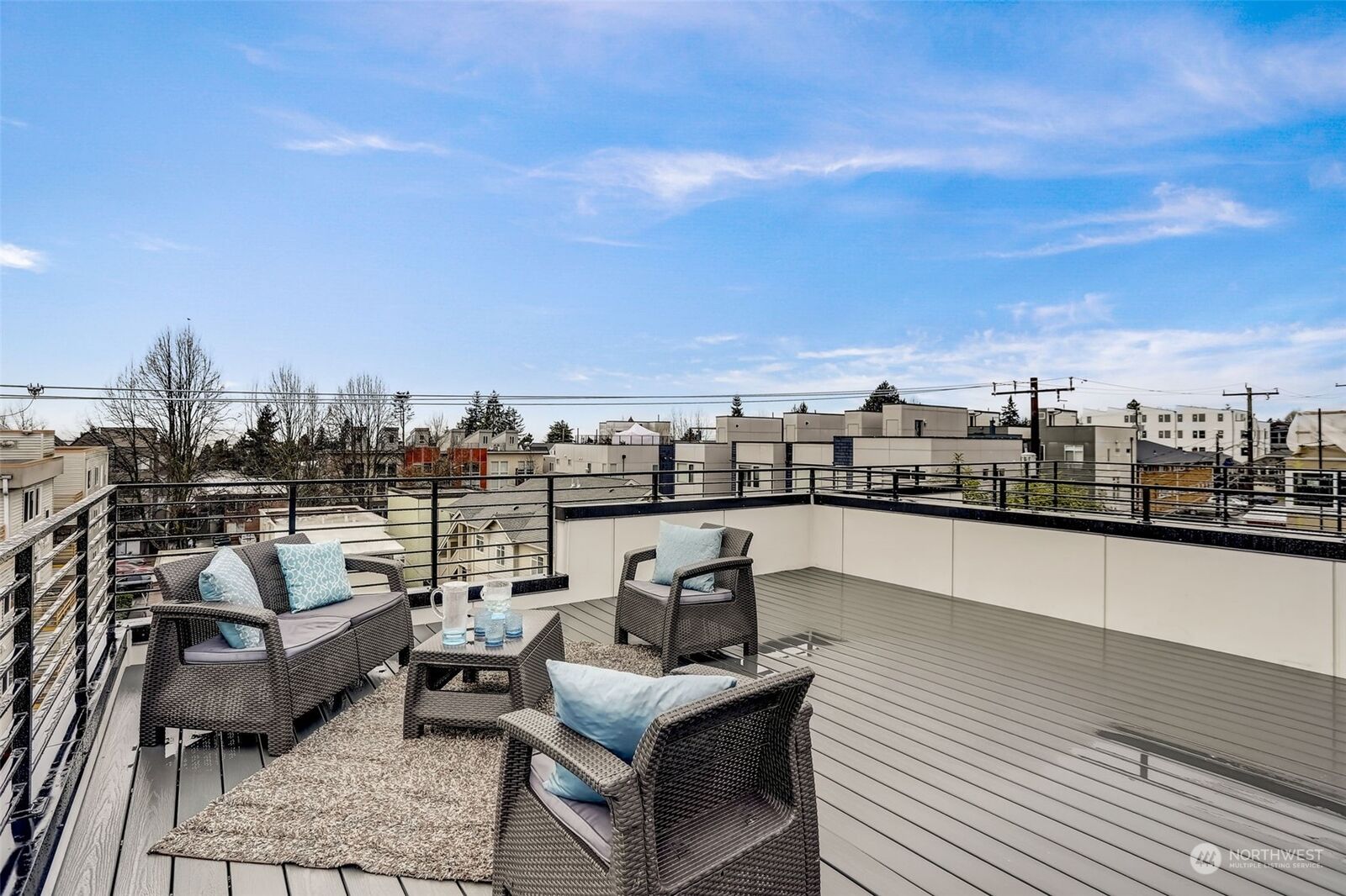 Property Photo: 6033 42nd Avenue SW C WA 98136