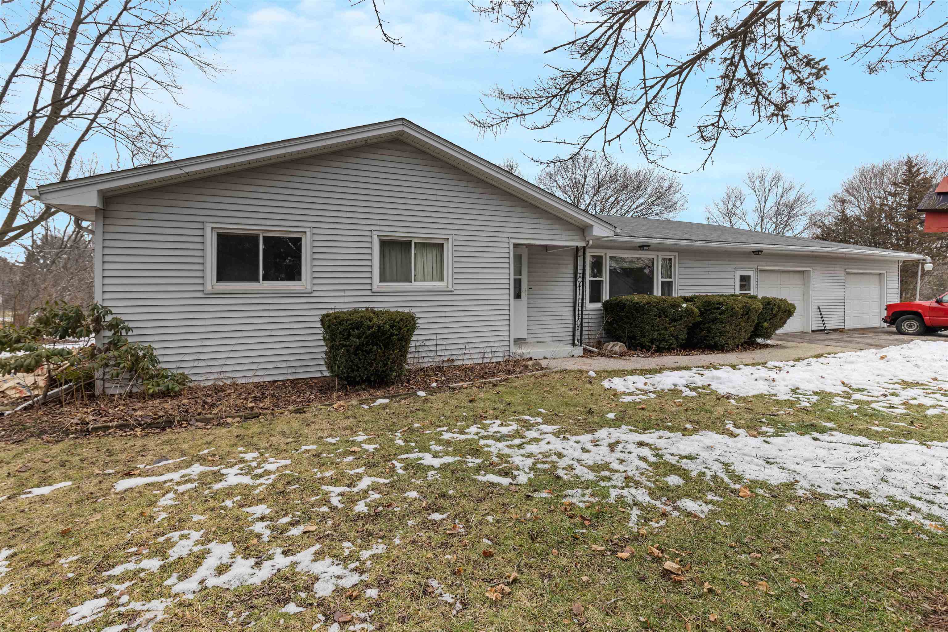 Property Photo:  6917 Pats Cir  IL 61102 