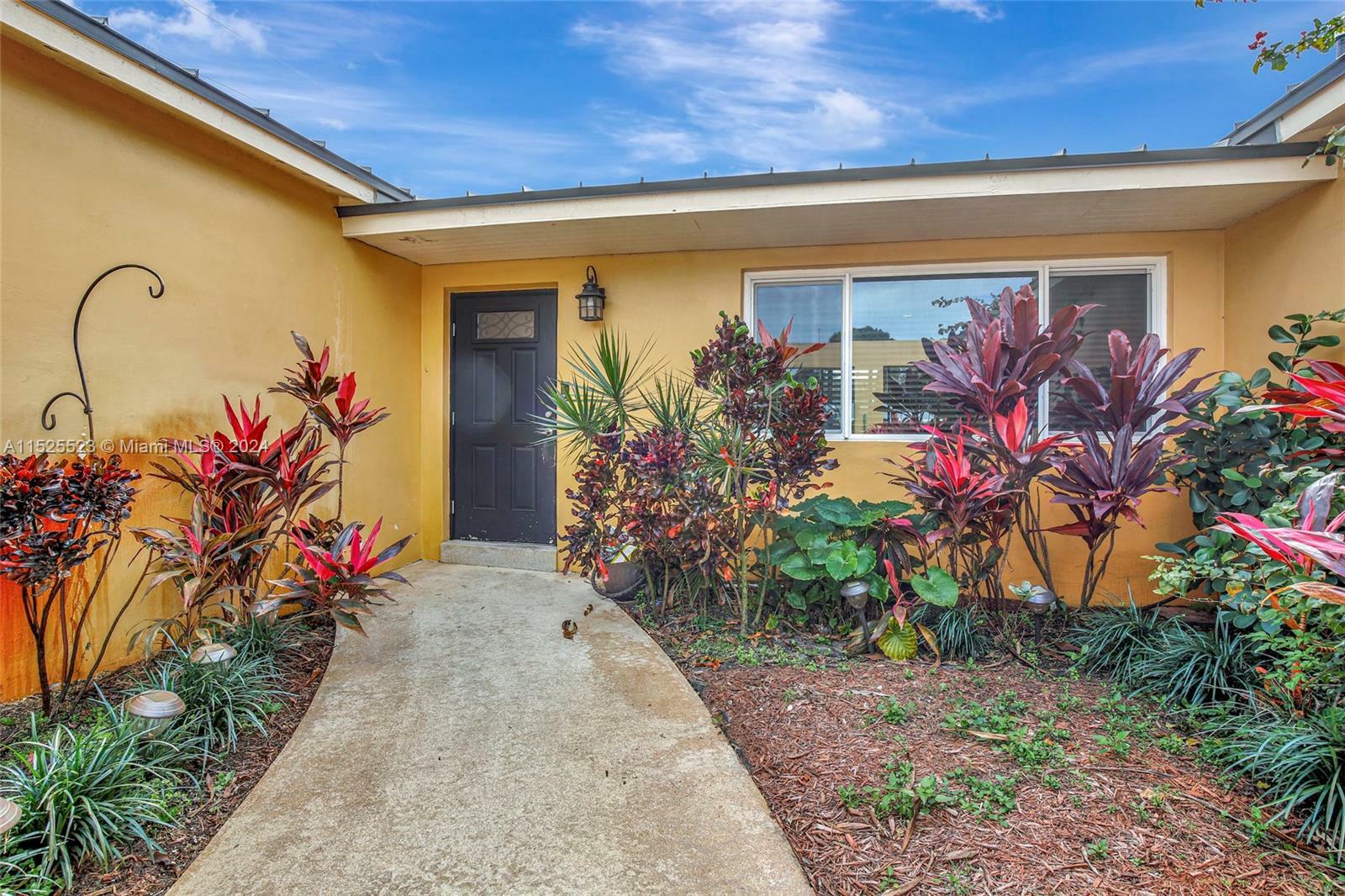 Property Photo:  7720 Coral Blvd 7720  FL 33023 