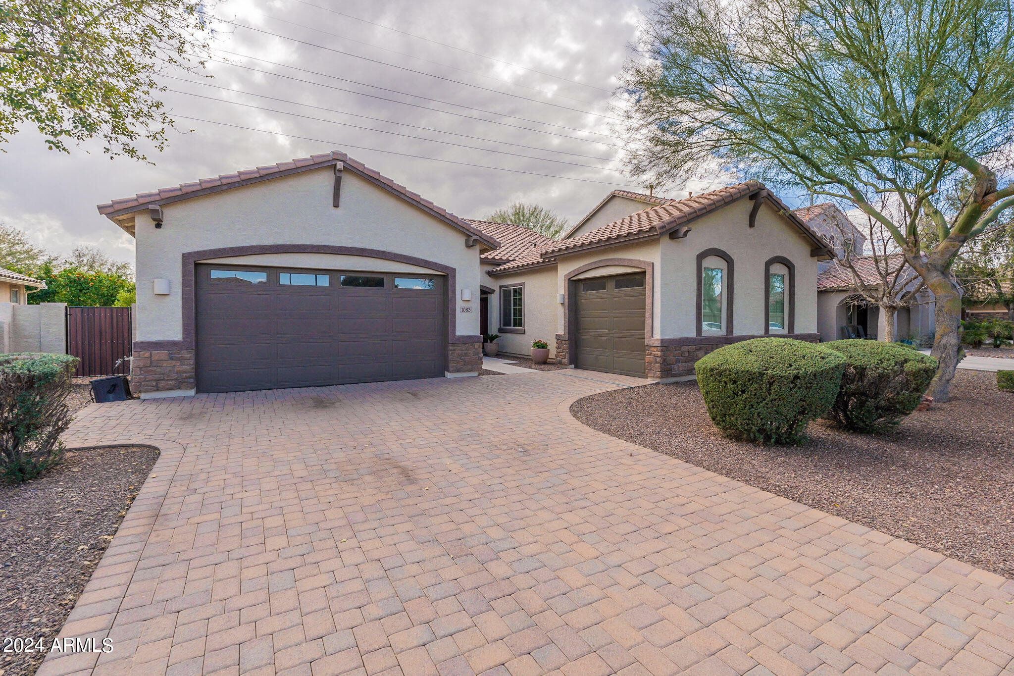 Property Photo:  1083 E Buckingham Avenue  AZ 85297 