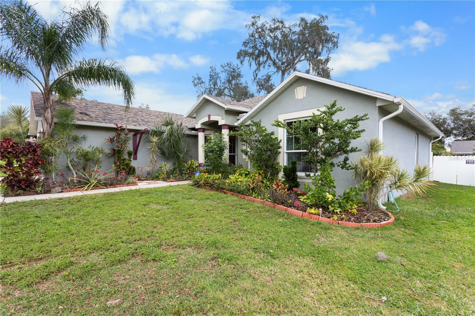 Property Photo:  2331 Towering Oaks Circle  FL 33584 