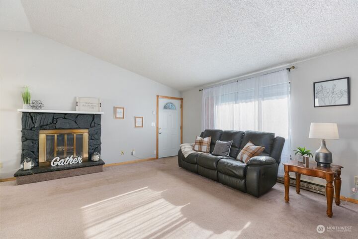 Property Photo:  1125 N 4th Avenue  WA 98626 