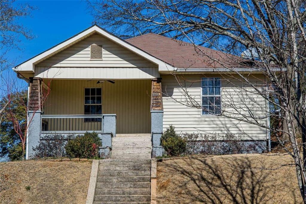 Property Photo: 201 E 10th Street E GA 30161