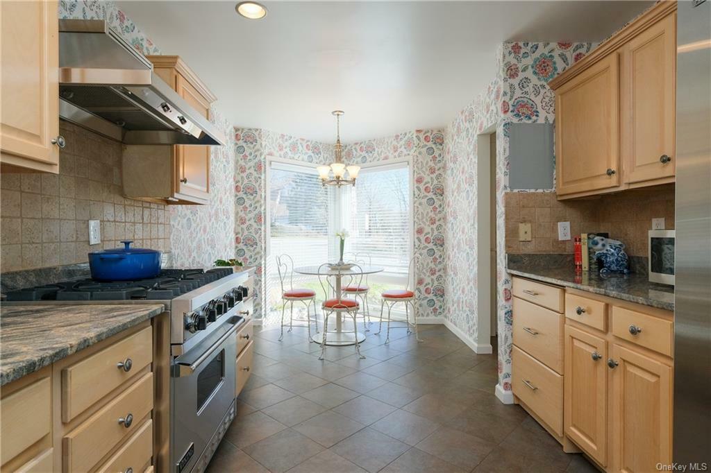 Property Photo:  28 Spring Pond Drive  NY 10562 