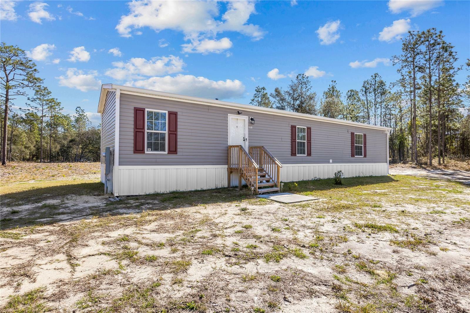 Property Photo: 251 SE 142nd Terrace FL 32696