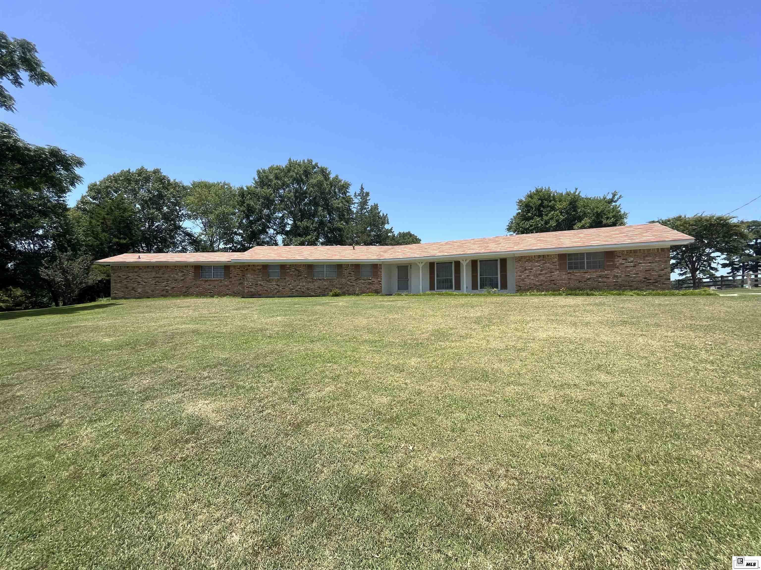 Property Photo:  1241 Country Club Circle  LA 71055 