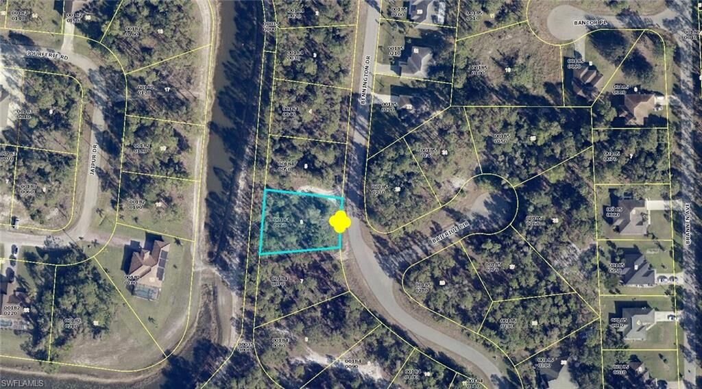 Property Photo: 718 Bennington Dr FL 33974