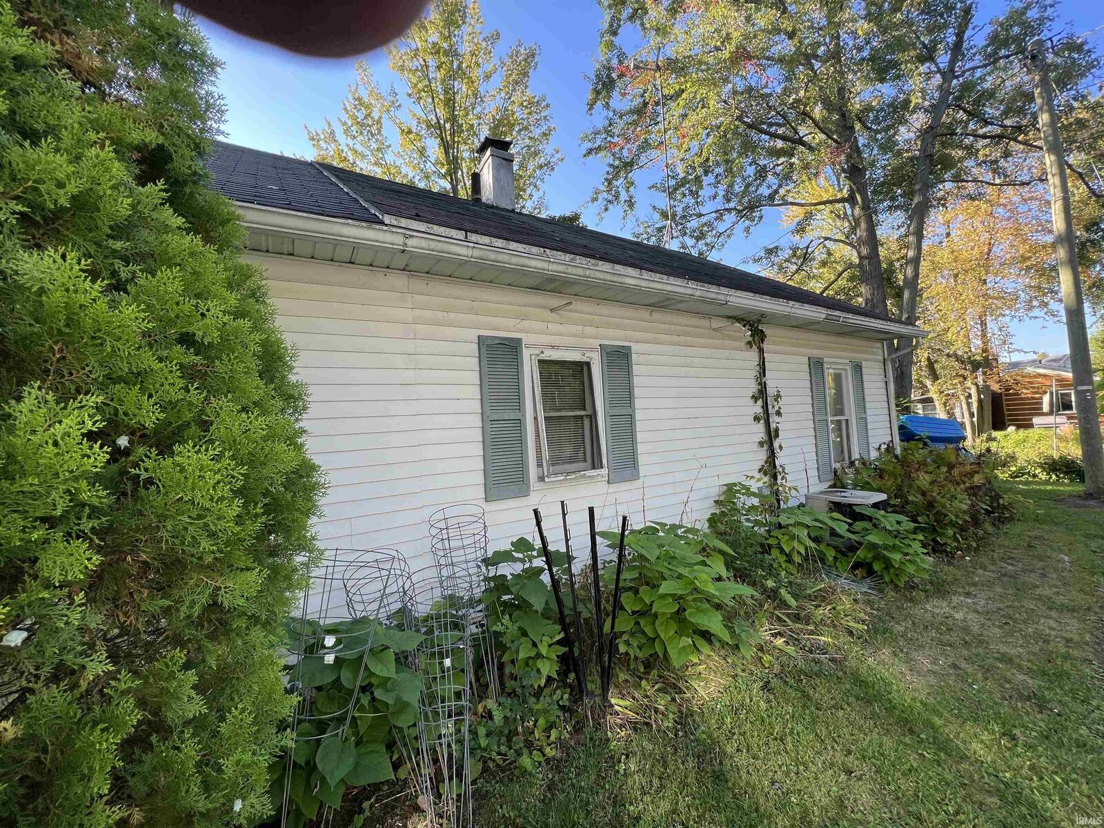 Property Photo: 1394 E Pressler Road IN 46725