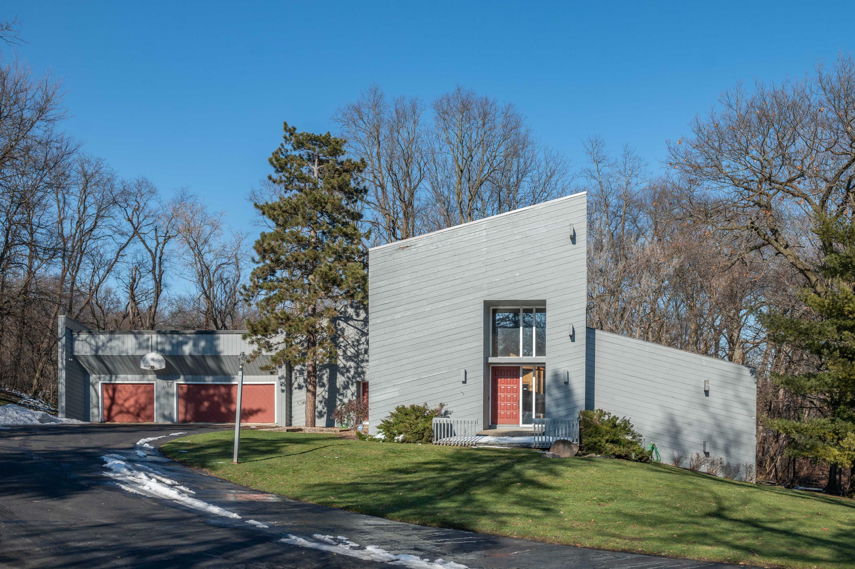 Property Photo: 1 Earling Ct WI 53066