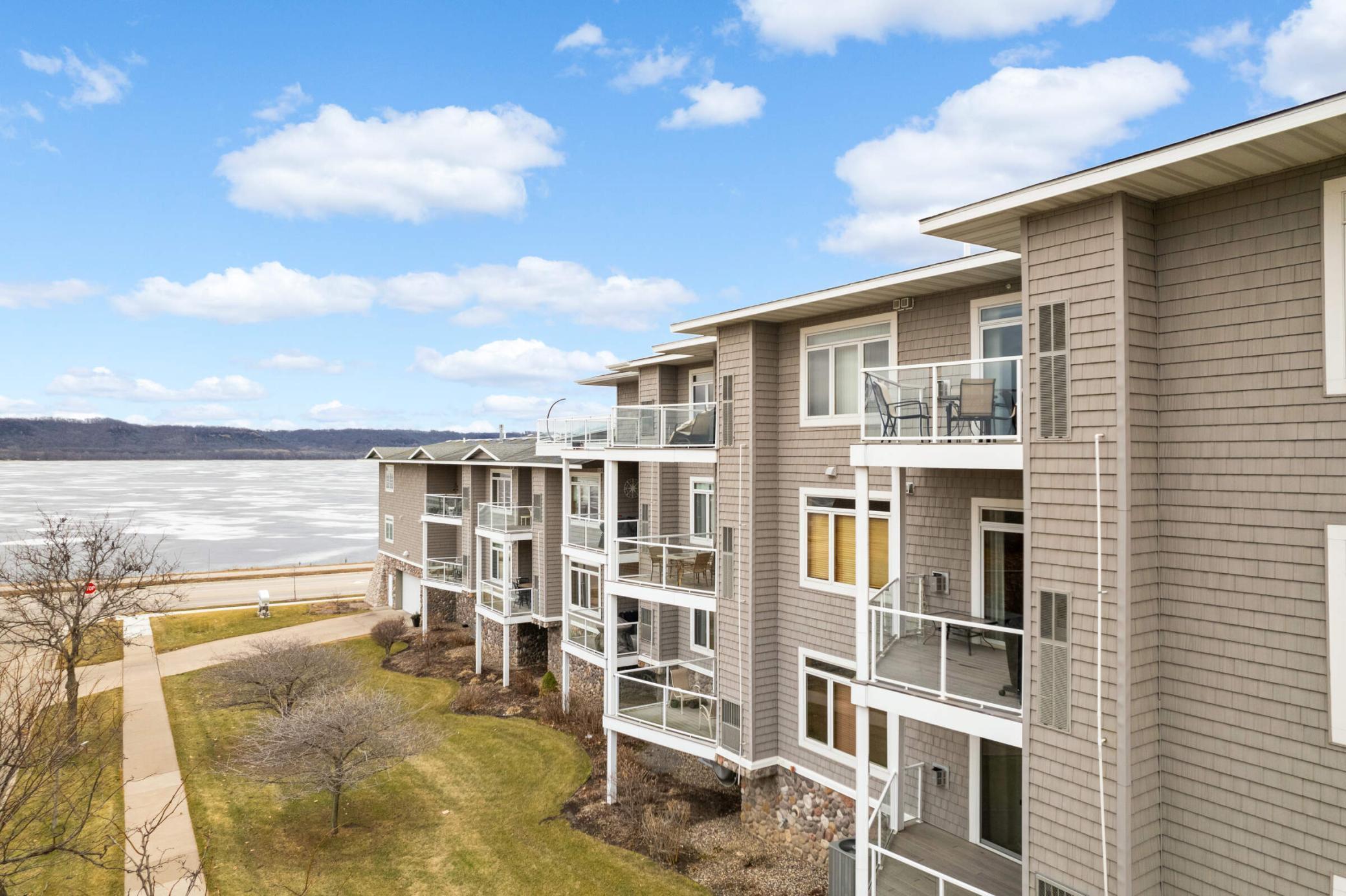 Property Photo:  1215 N Lakeshore Drive Penthouse B &Amp Guest Suite(400)  MN 55041 