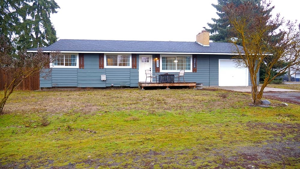 Property Photo:  923 E Percival Ave  WA 99022 