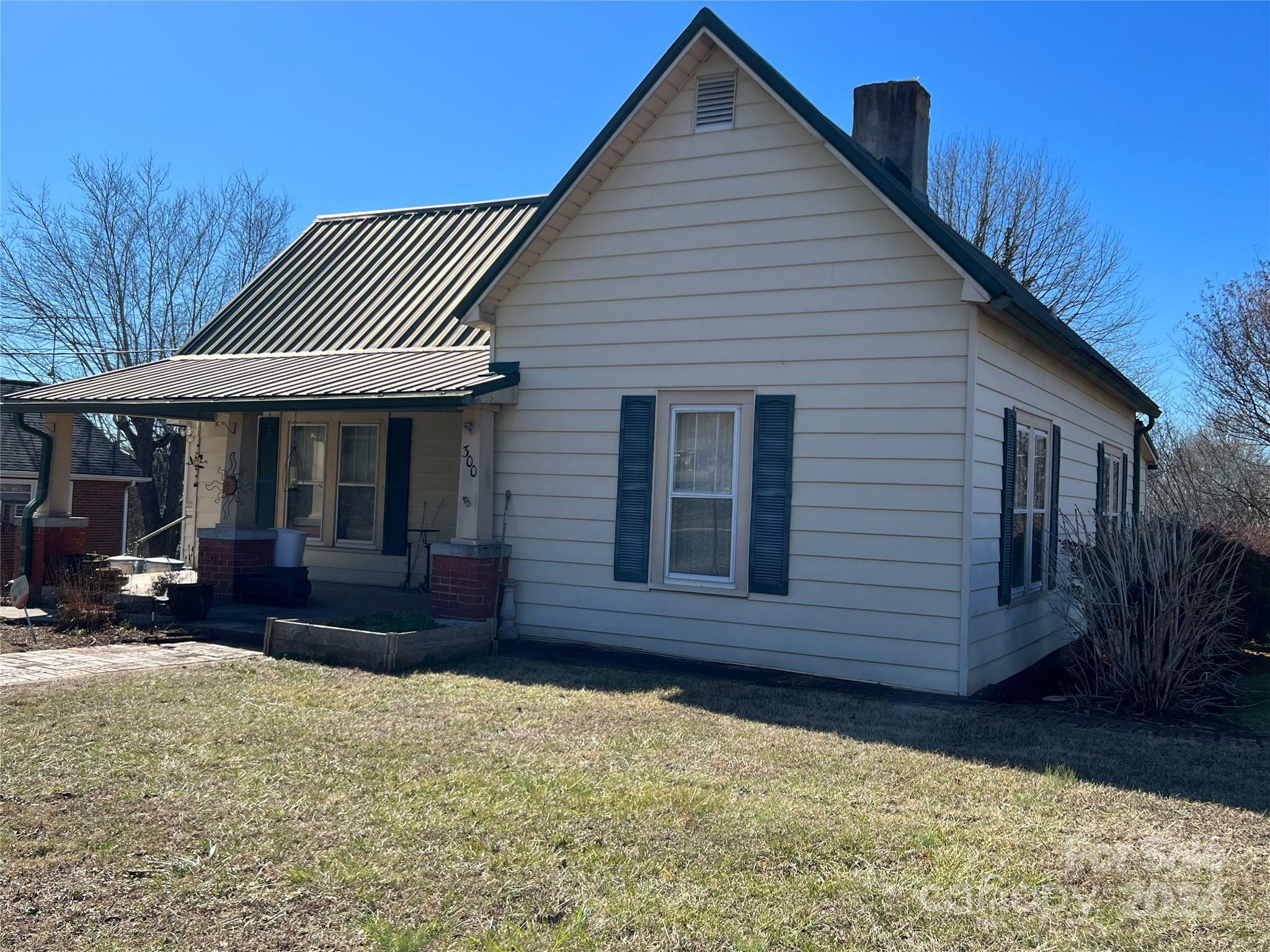 Property Photo:  300 Randolph Street  NC 28655 