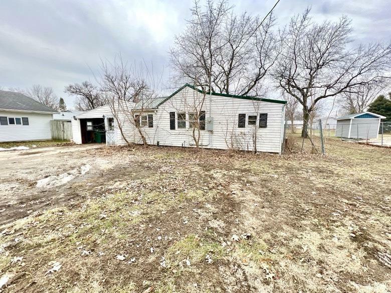 Property Photo:  207 Perry St S  IA 50648 