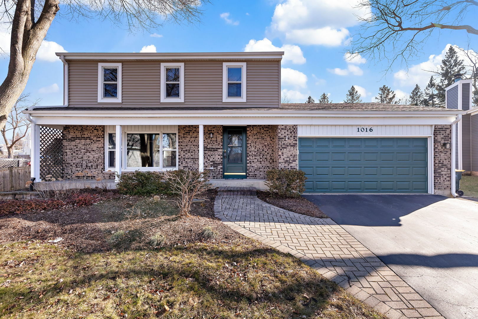 Property Photo:  1016 Evergreen Drive  IL 60188 