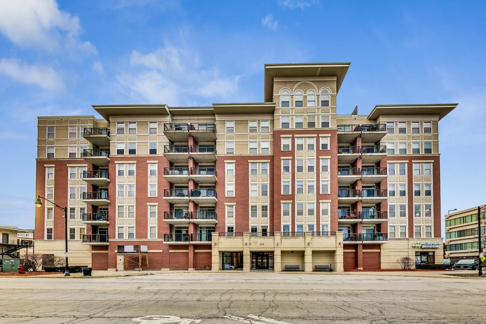Property Photo: 656 Pearson Street 409 IL 60016