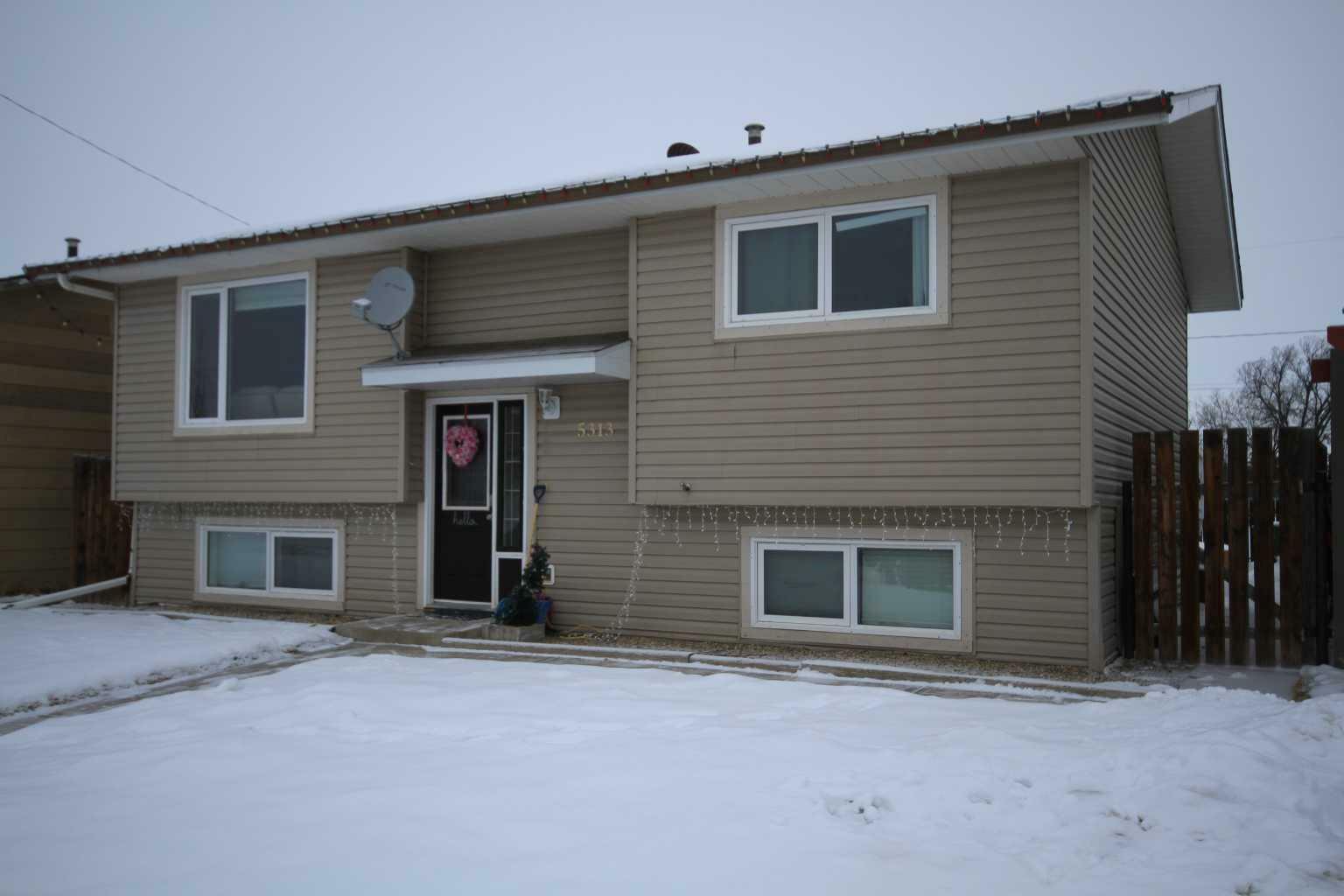 5313 39 Ave.  Taber AB T1G 1C6 photo