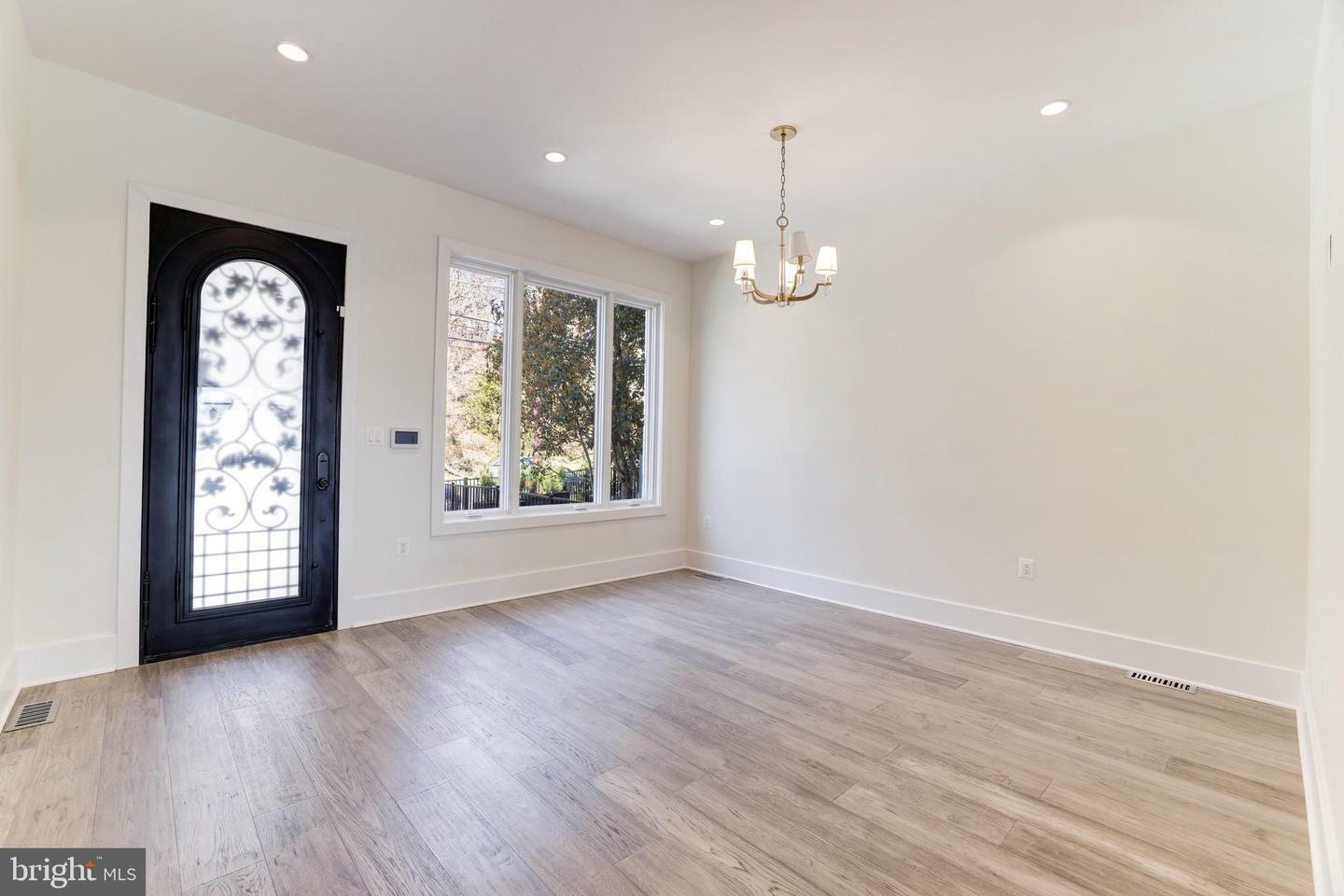 Property Photo:  3550 Whitehaven Parkway NW  DC 20007 