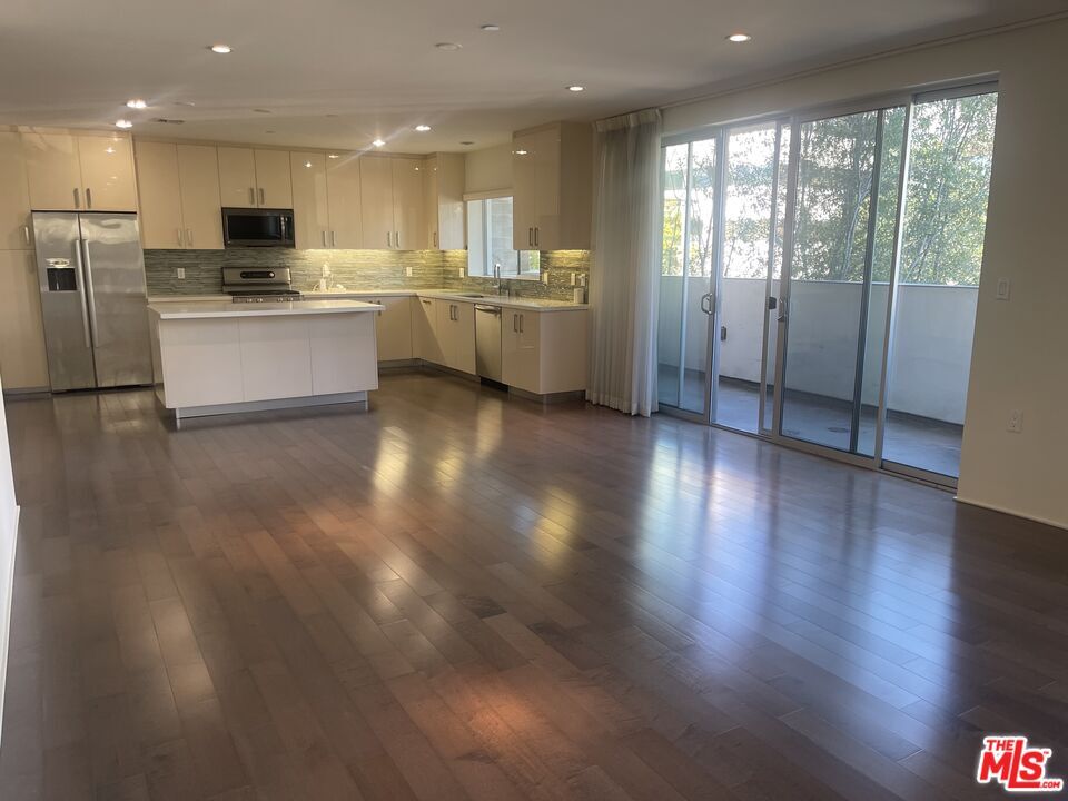 Property Photo:  1807  S Beverly Glen Blvd 202  CA 90025 