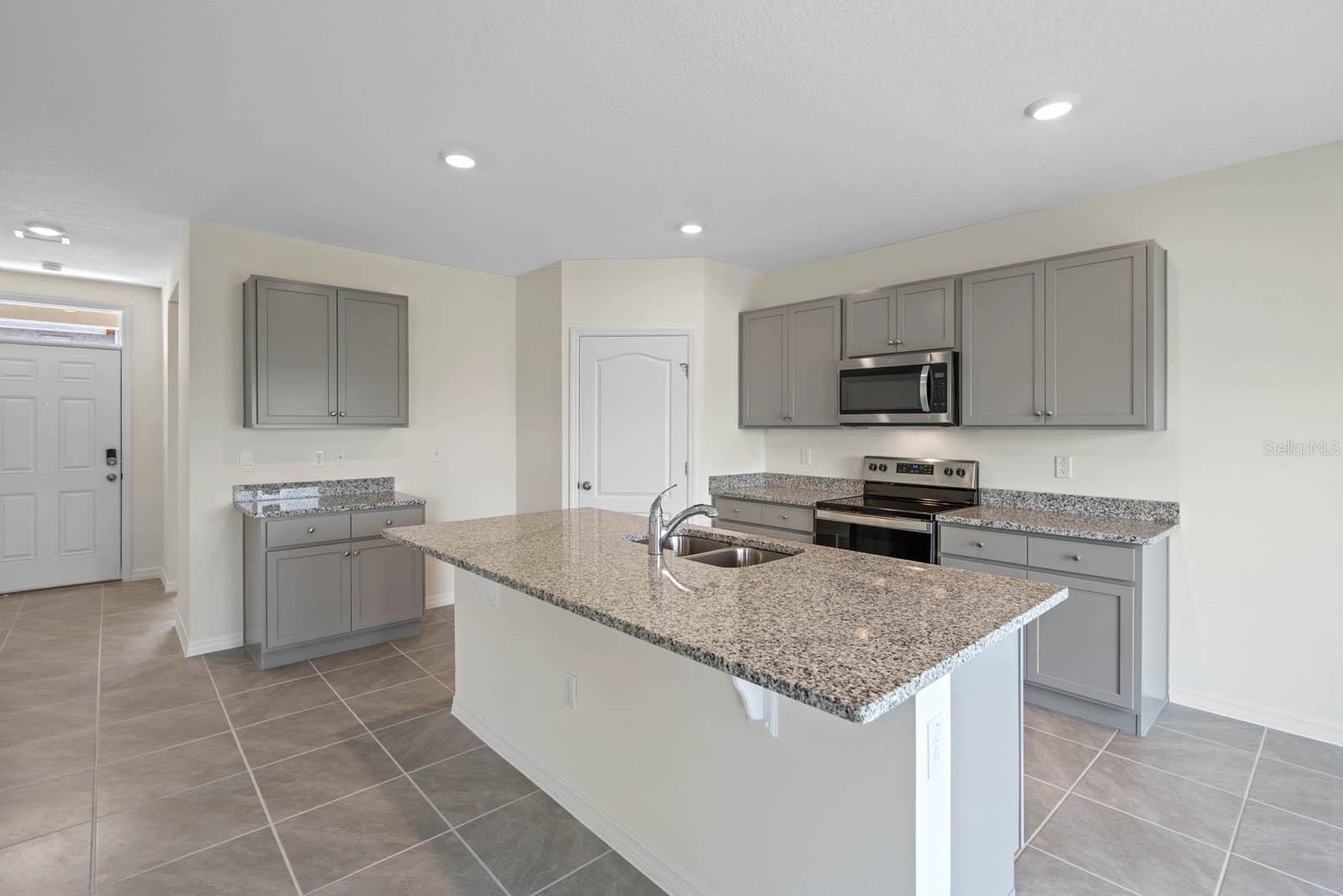 Property Photo: 5010 Foxglove Circle FL 33811