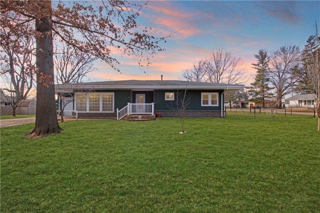 Property Photo:  8 Iola Court  IL 61914 