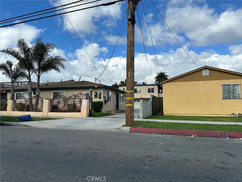 Property Photo:  1451 W 108th Street  CA 90047 