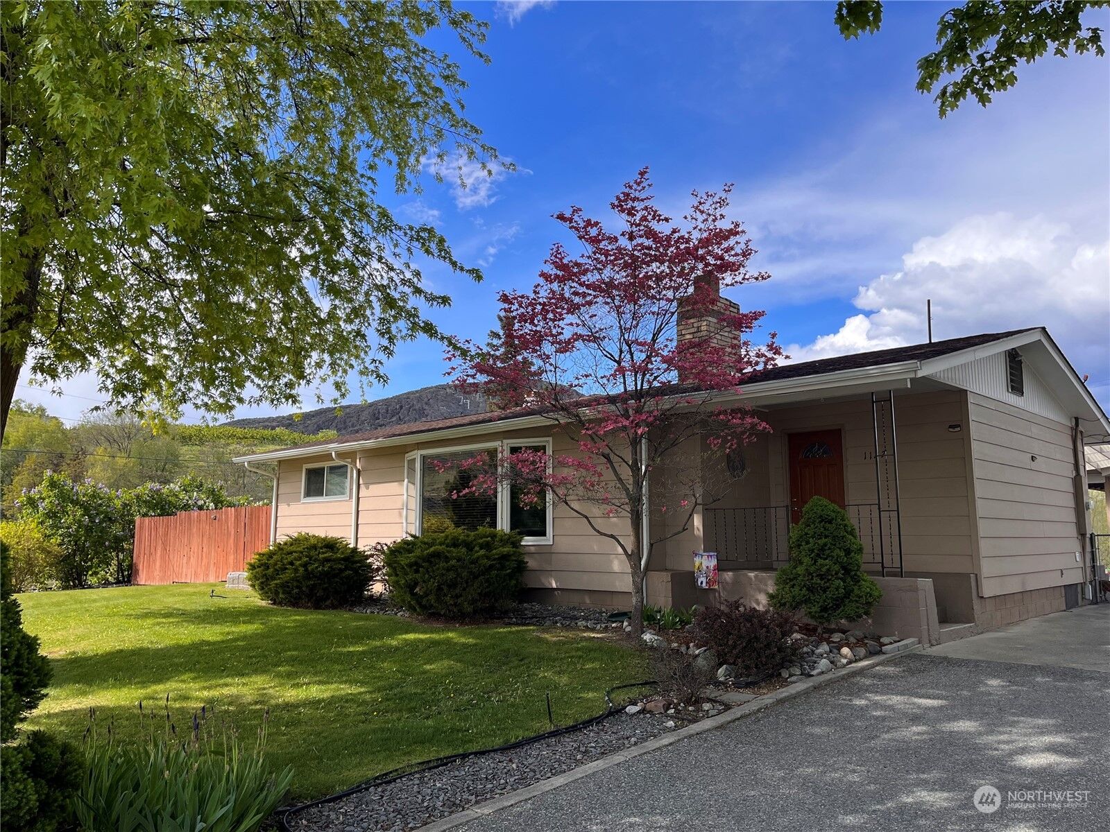 Property Photo:  1127 Central Avenue  WA 98844 