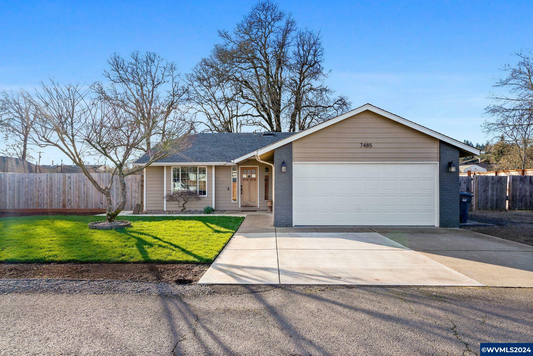 Property Photo: 7485 7th St SE OR 97392