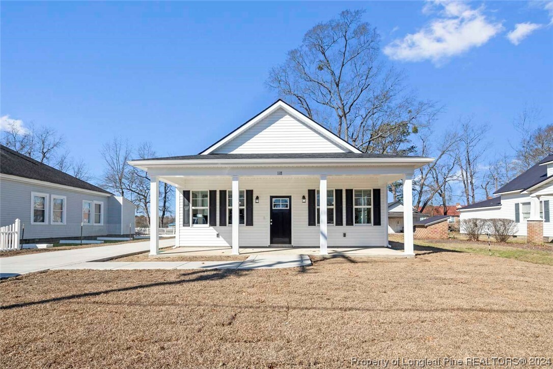 Property Photo:  118 Hillsboro Street  NC 28391 