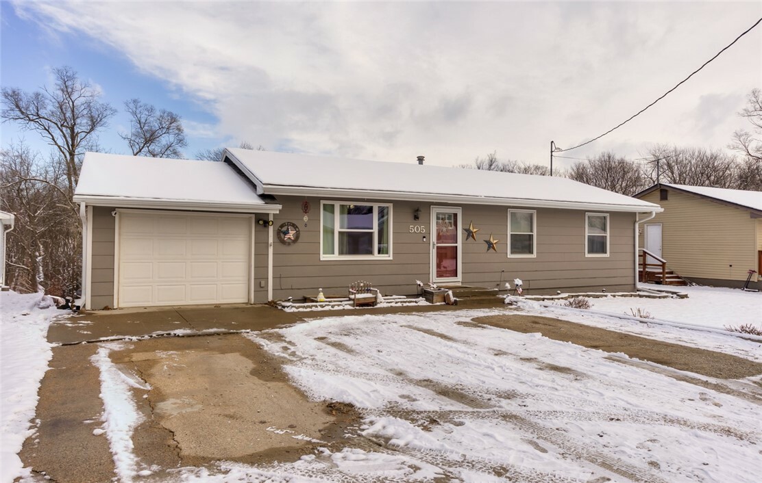 Property Photo:  505 Franklin Drive  IA 50160 