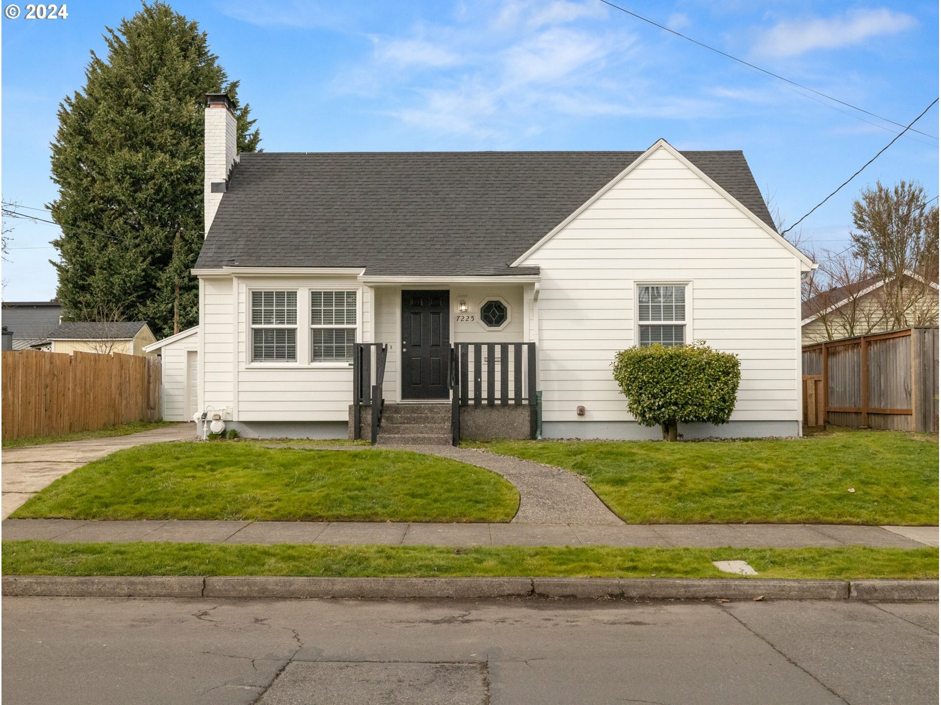 Property Photo:  7225 N Monteith Ave  OR 97203 