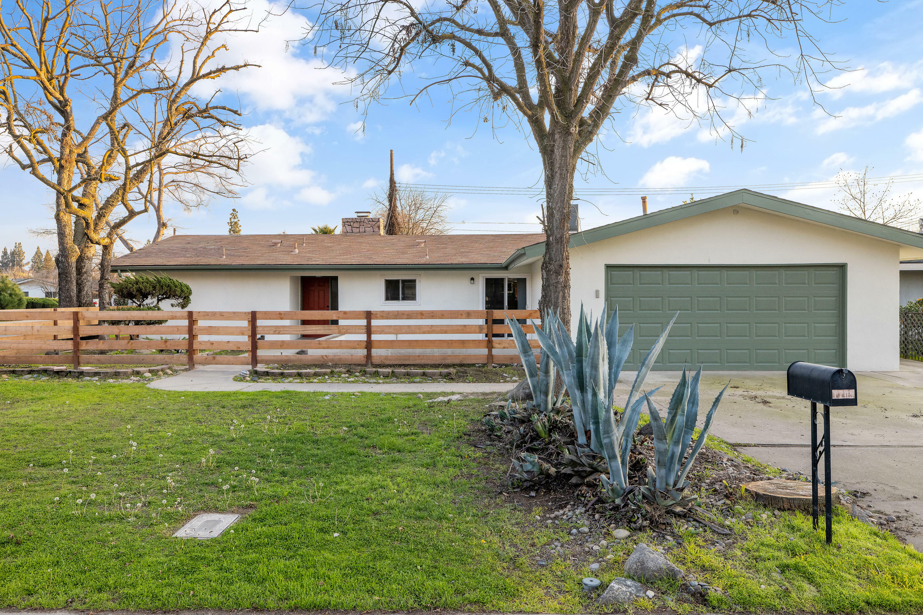 Property Photo:  1709 W Harvard Avenue  CA 93277 