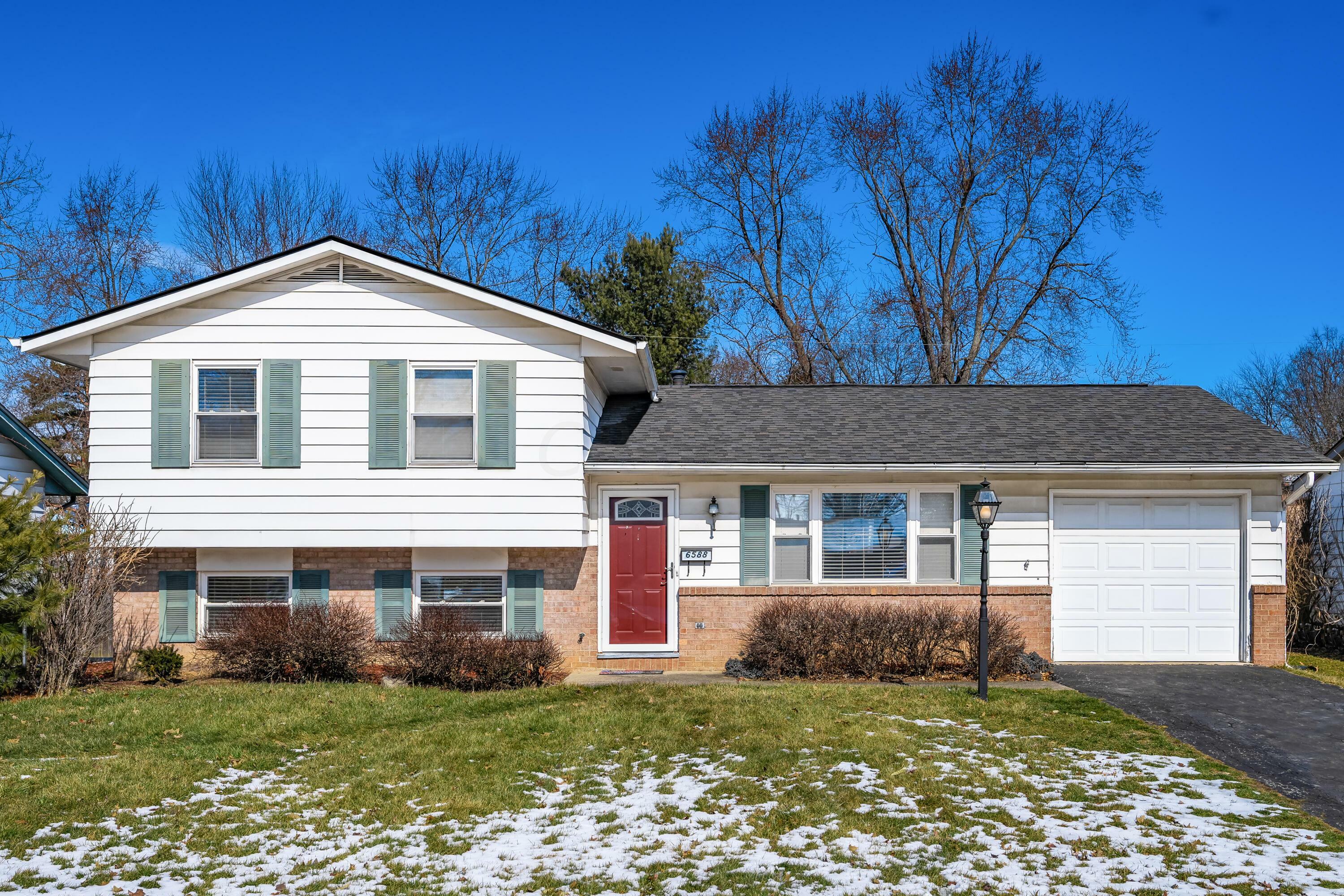 Property Photo:  6588 Kings Charter Road  OH 43068 