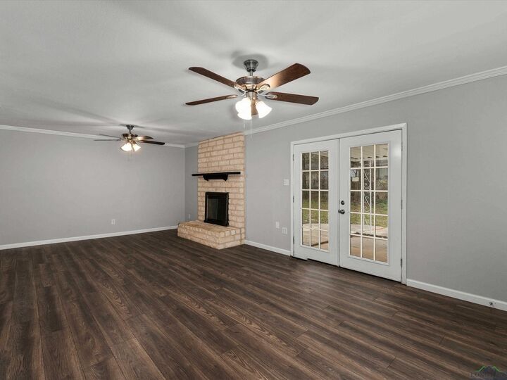 Property Photo: 609 Beverly Dr TX 75683