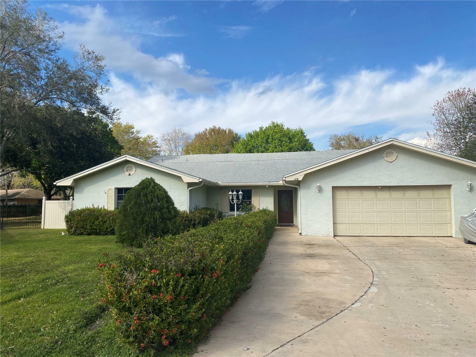 Property Photo:  1818 Cherrywood Court  FL 34769 