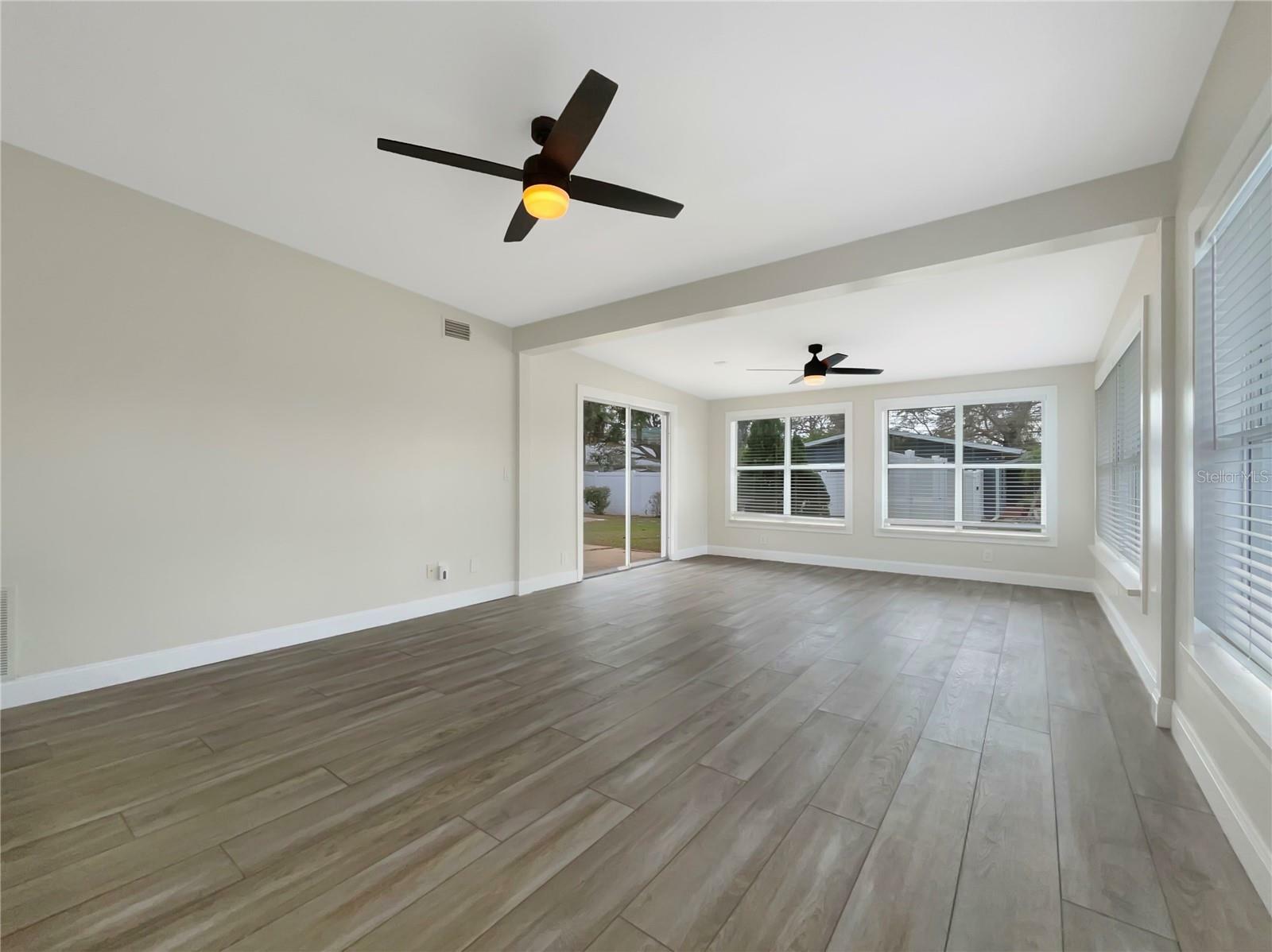 Property Photo:  385 W Seminole Drive  FL 34293 