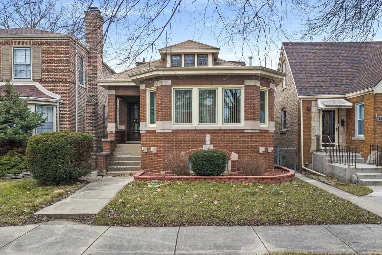 Property Photo:  8338 S Vernon Avenue  IL 60619 