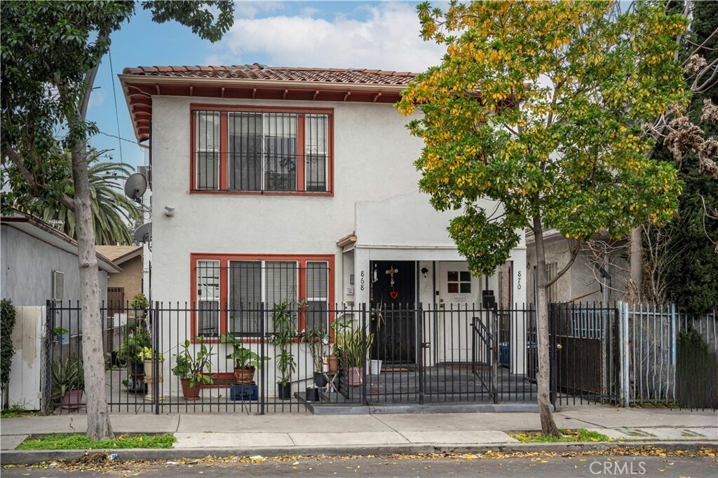 Property Photo:  868 W 21st Street  CA 90007 