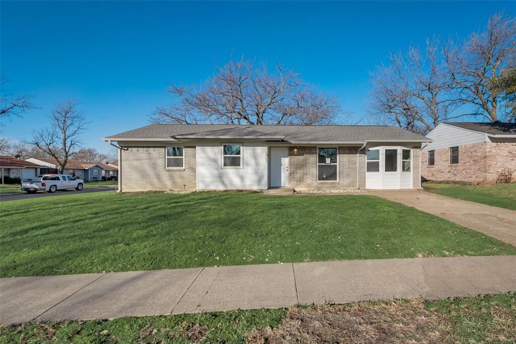 Property Photo:  1703 Meadows Drive  TX 75074 