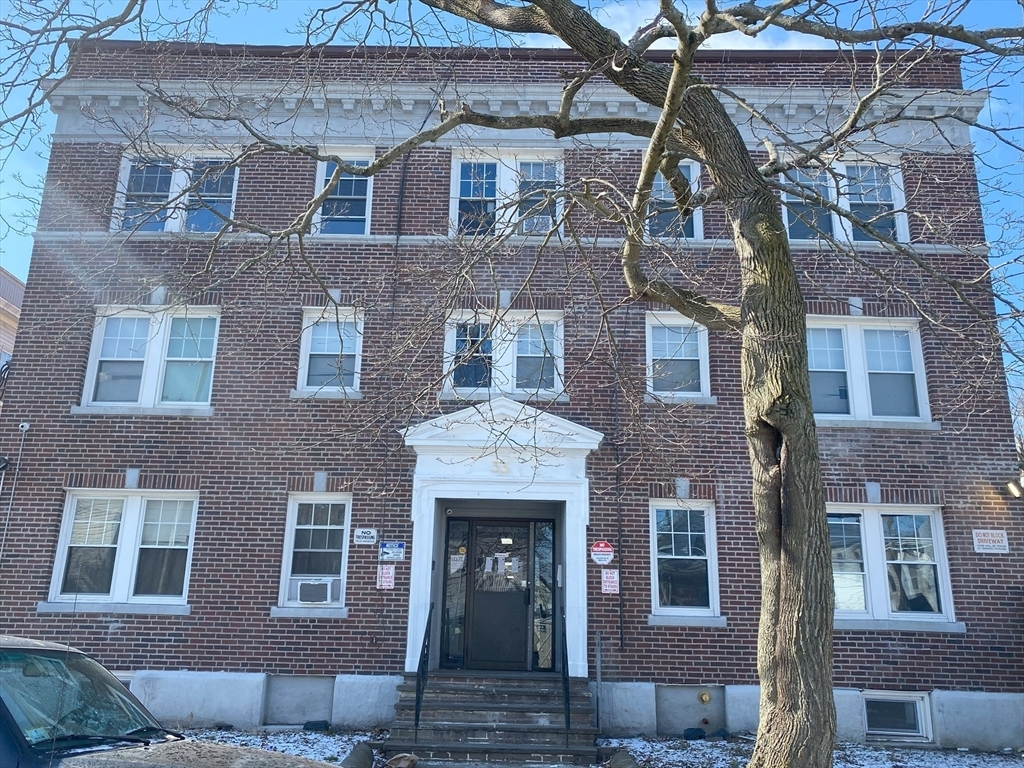 Property Photo: 33 Lincoln St MA 01902