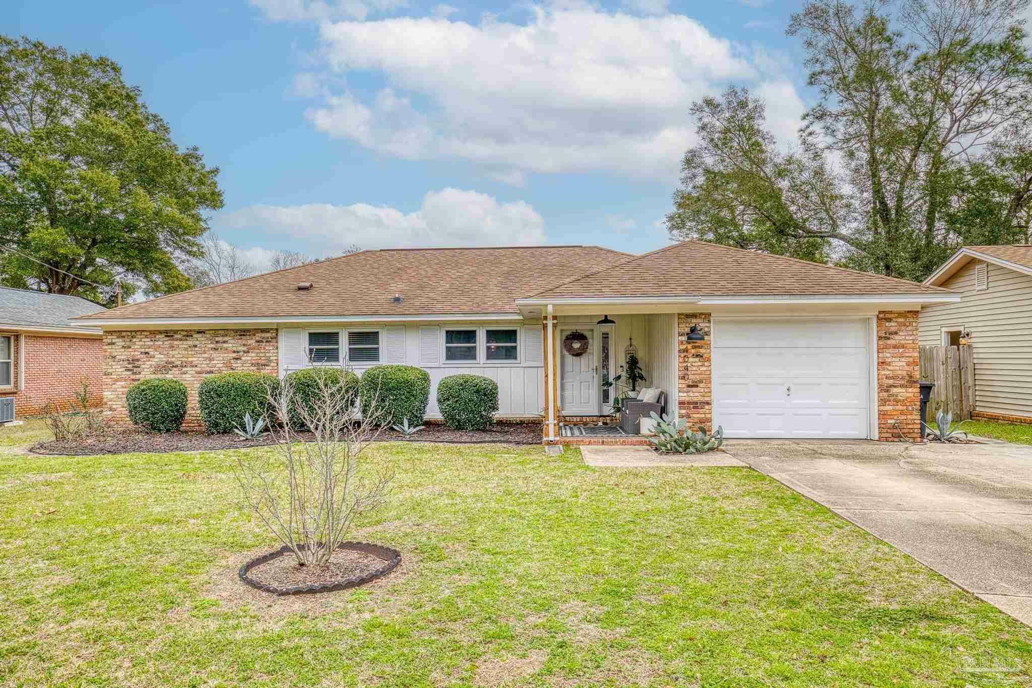 Property Photo: 4040 Renoir St FL 32504
