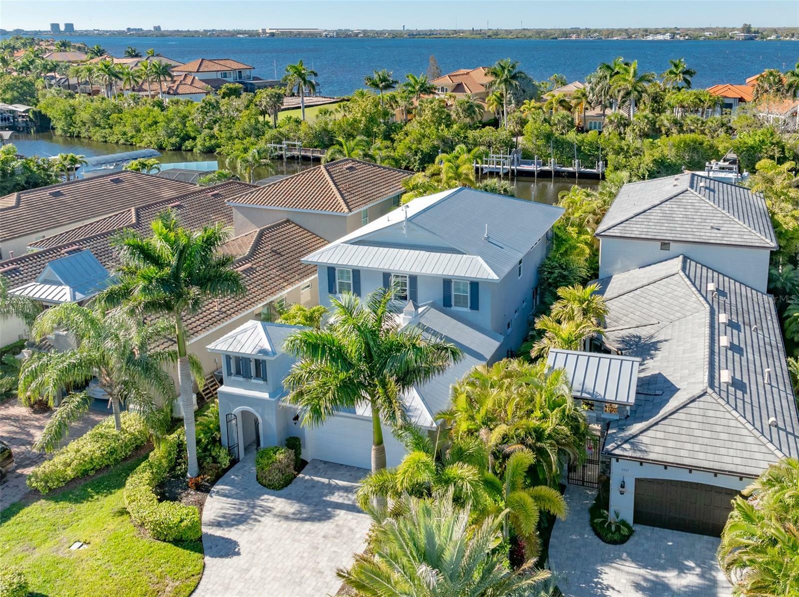 Property Photo: 4409 5th Avenue NE FL 34208