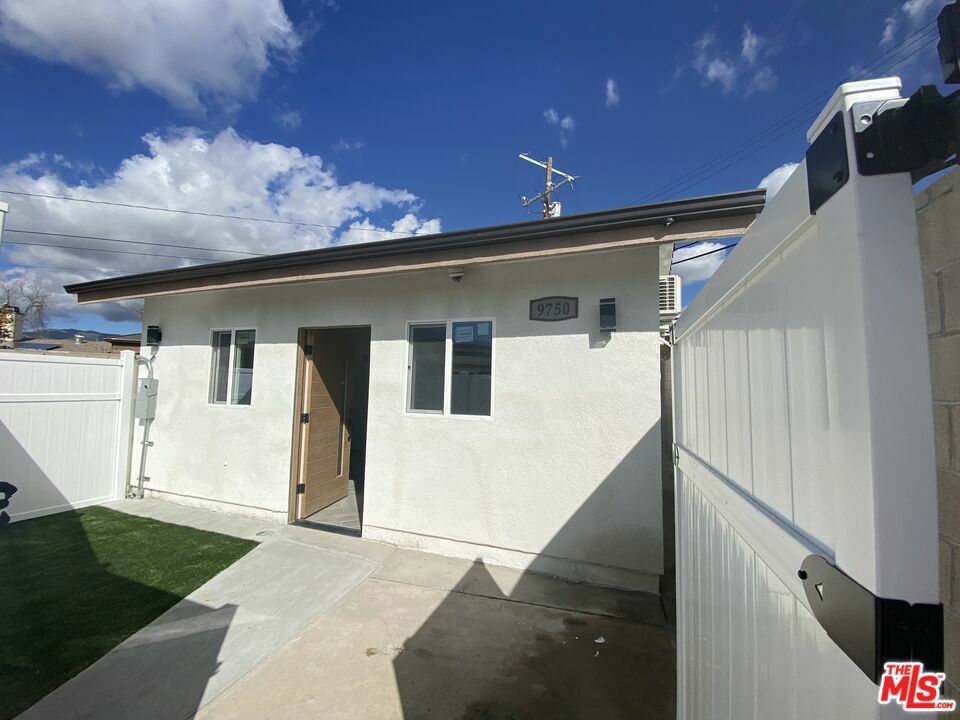 Property Photo:  9750 Casaba Avenue  CA 91311 