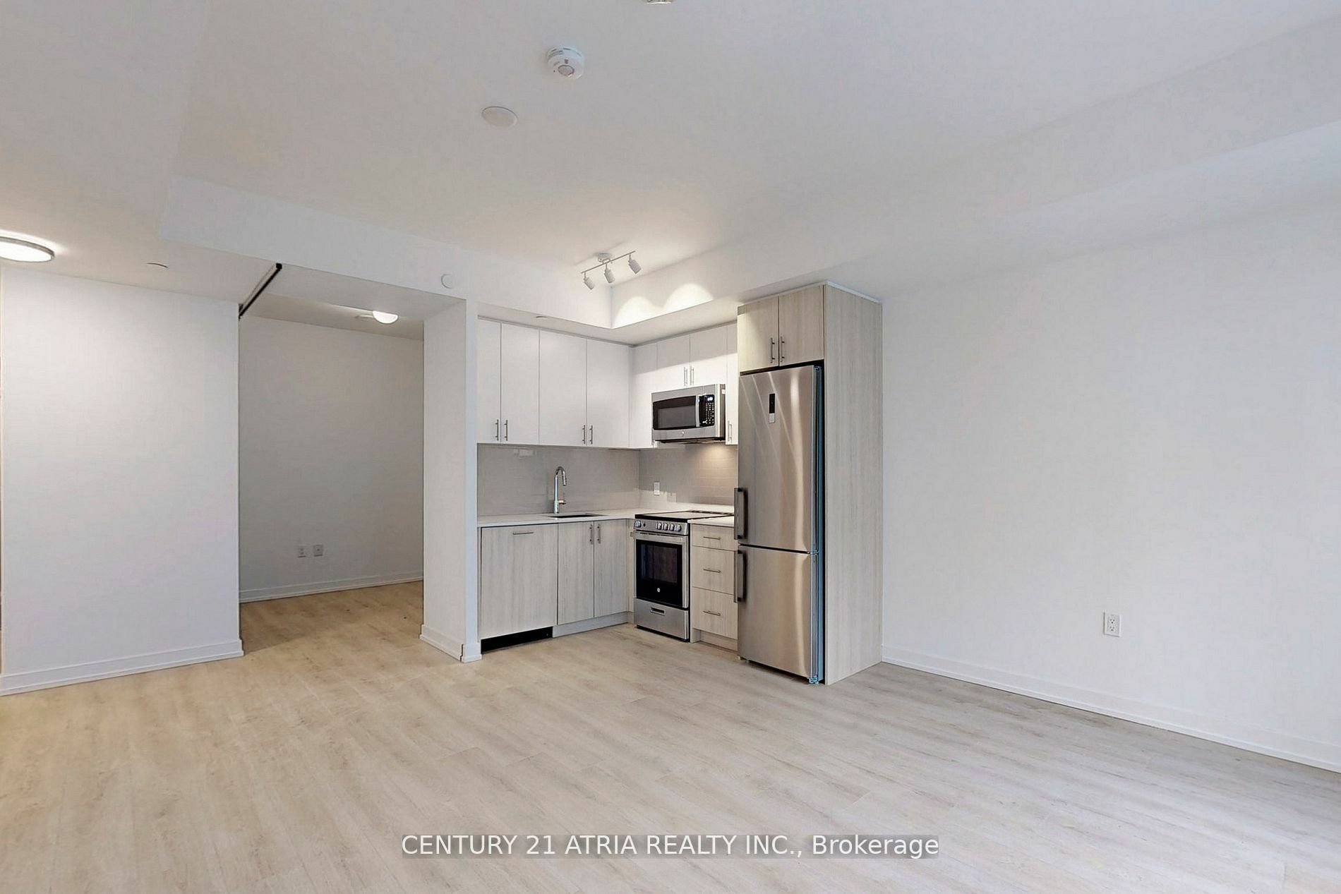 Property Photo:  1195 The Queensway St 906  ON M8Z 0H1 