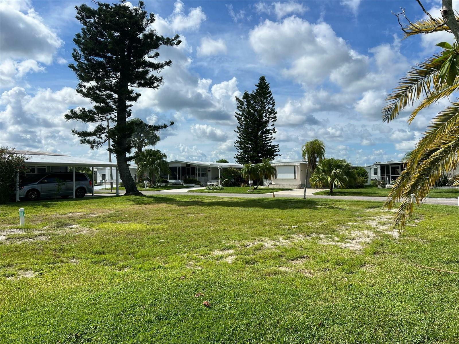 Property Photo:  607 Fairmount Drive  FL 34287 